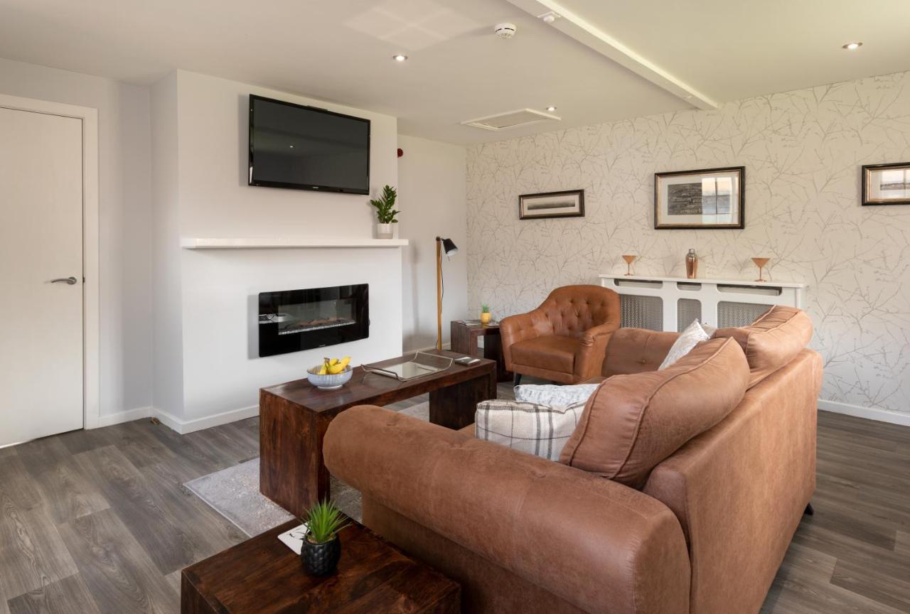The Stable Suite At York Racecourse Exterior photo