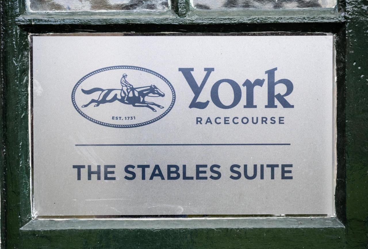The Stable Suite At York Racecourse Exterior photo